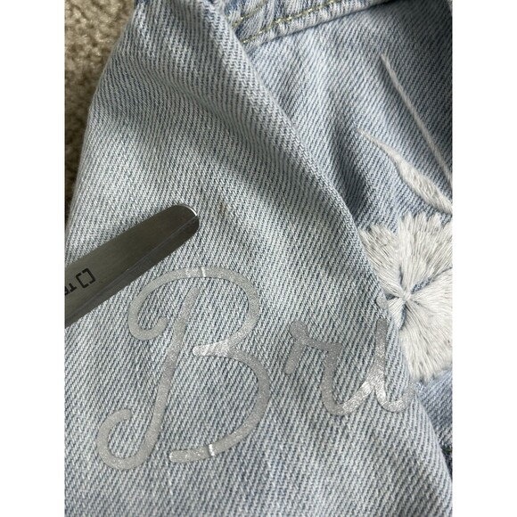 Levi’s‎ Women’s L cotton denim jacket white embroidered flowers Light Wash Blue - Picture 13 of 13